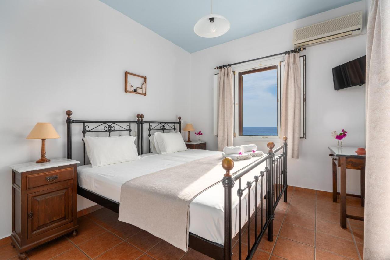 Reggina'S Apartments Фінікас Екстер'єр фото