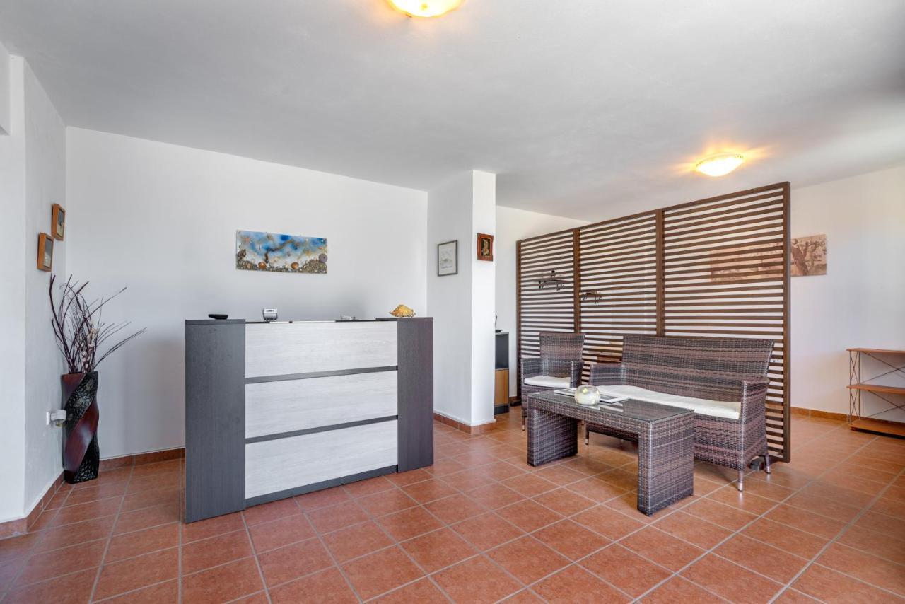 Reggina'S Apartments Фінікас Екстер'єр фото