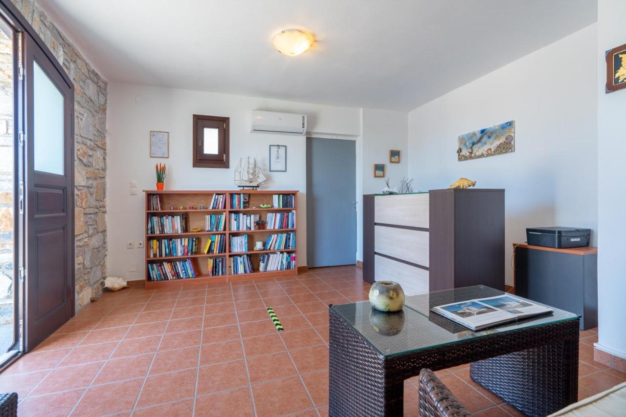 Reggina'S Apartments Фінікас Екстер'єр фото